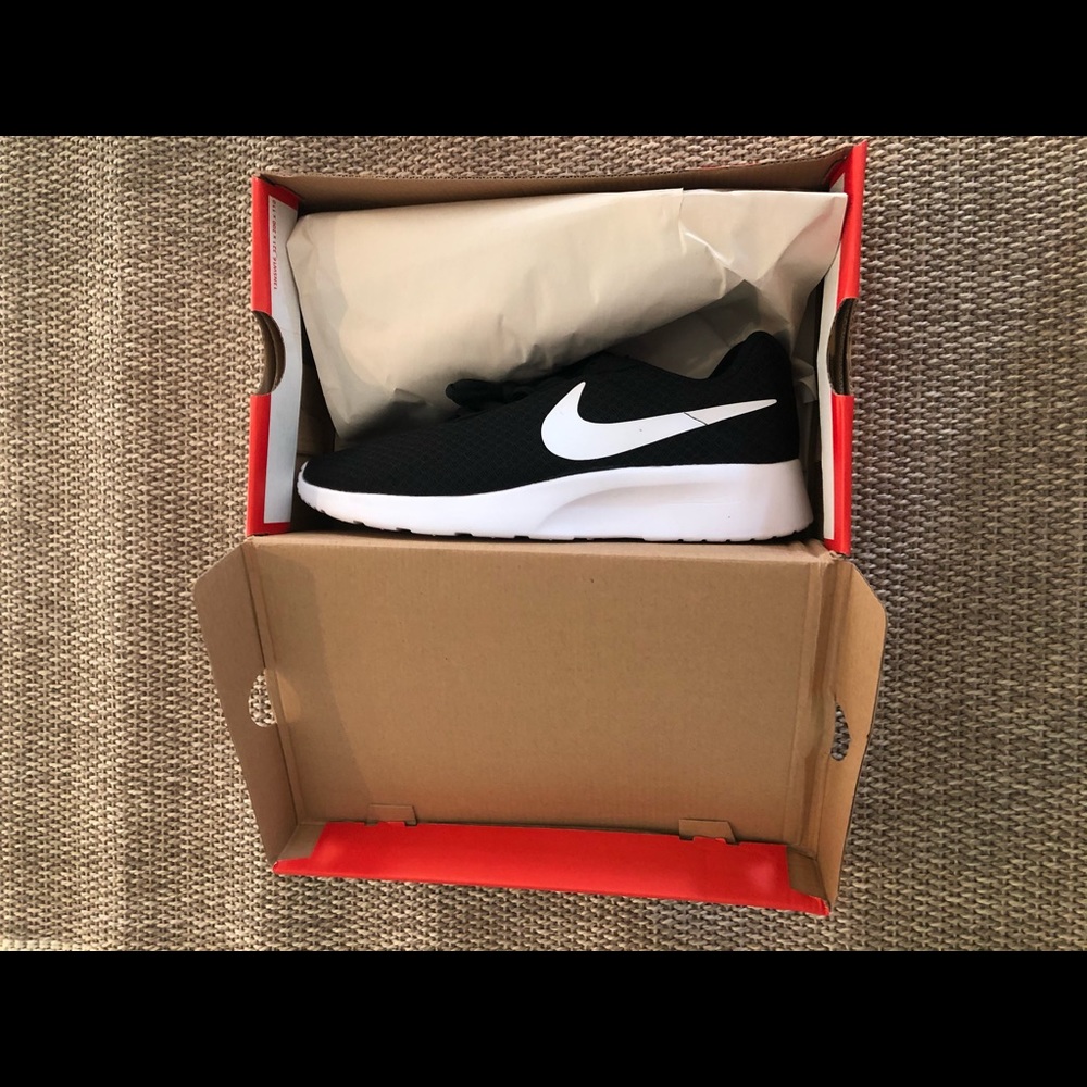 Men’s Nike Tanjun - Size 9.5